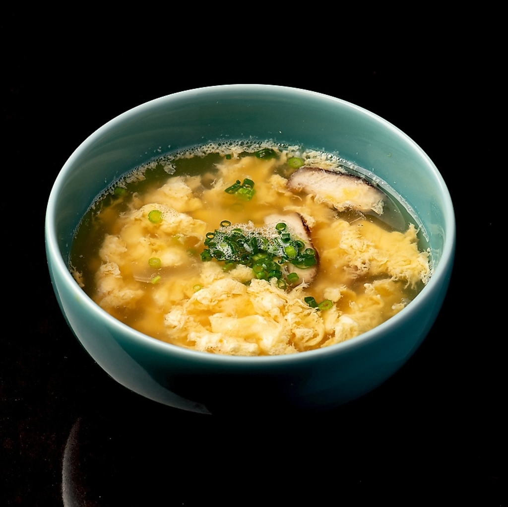 カウンター各席にもコンロとダクトを設置！お一人様の仕事帰りのお食事にもぴったりなくつろげるお店