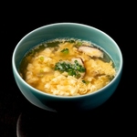 カウンター各席にもコンロとダクトを設置！お一人様の仕事帰りのお食事にもぴったりなくつろげるお店