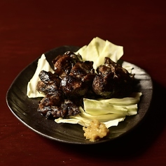 【当店おすすめのザル焼き】鶏もも肉の写真