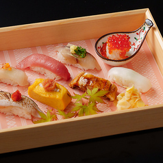 玄界灘直送の新鮮魚介を使った絶品すし。
