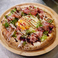 料理メニュー写真&nbsp;◎このピザ！お勧めですよ！とろーり卵が最高の！！生ハムと半熟卵のピザ◎