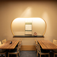 お祝いや接待、法要にもご利用いただけるテーブル席