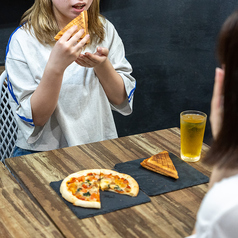 ロティサリーチキン ドニー s 松山八坂通りの雰囲気1
