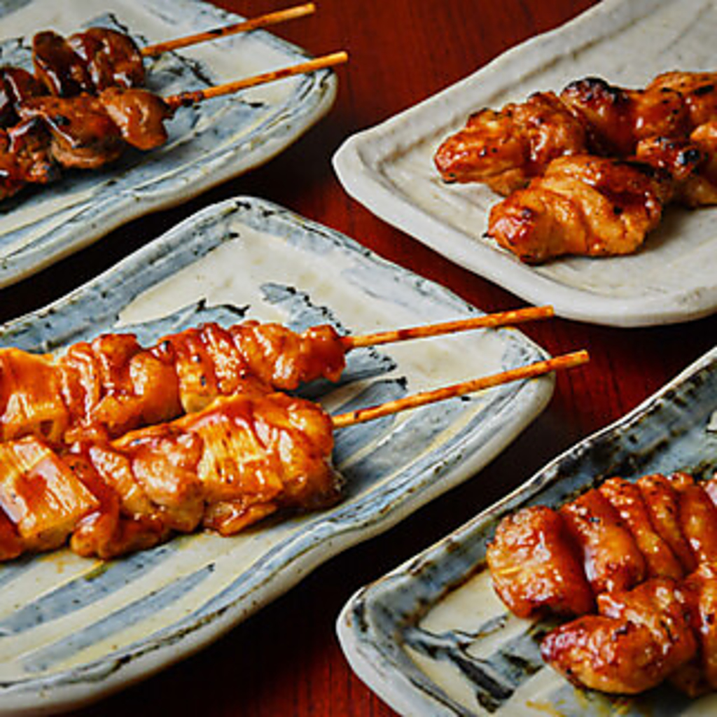 お酒にぴったり！串焼き各種 ビールやハイボールと相性抜群の人気メニュー。