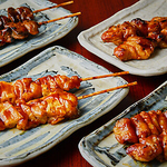 お酒にぴったり！串焼き各種 ビールやハイボールと相性抜群の人気メニュー。