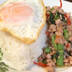 バジル炒めご飯（豚肉又は鶏肉）ガパオライス　※シーフードの場合はプラス200円です。