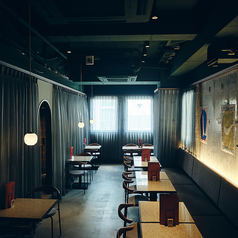 【テーブル】ゆったり寛げるテーブル席。2名様からご利用可能なので、お食事・デート利用にも。