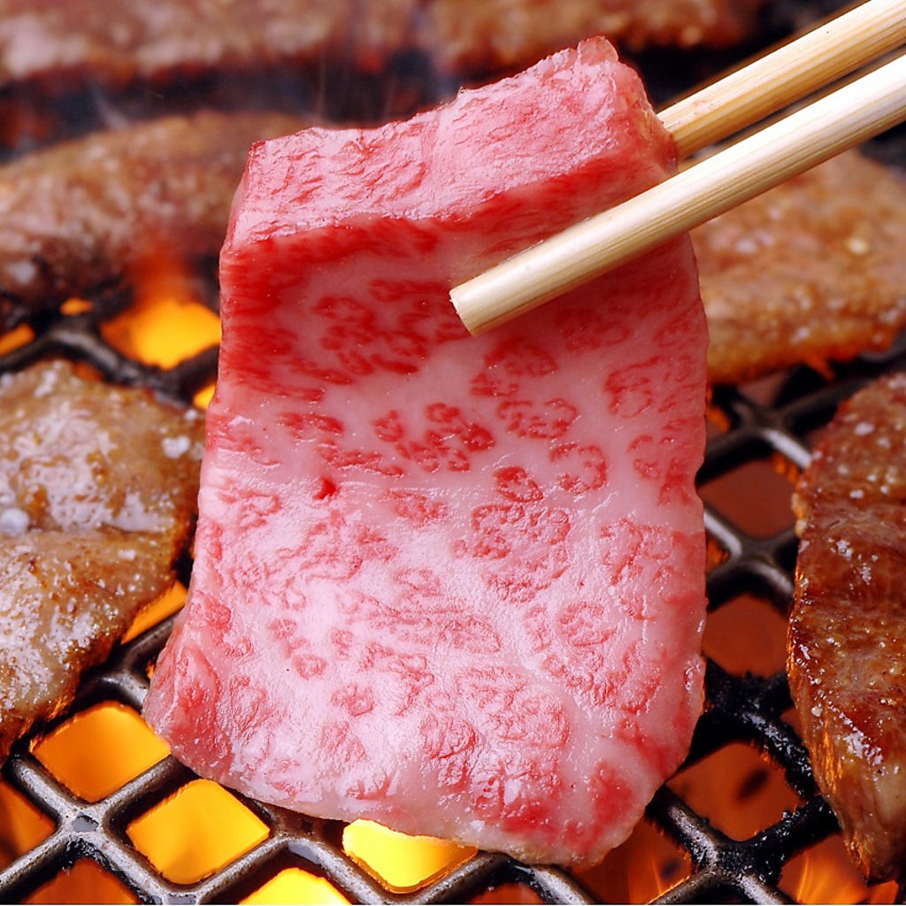 新鮮なお肉を御用意しております♪キンキンに冷えたビール×焼肉の相性は最強！