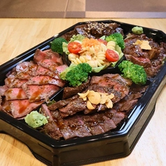 お肉盛り合わせ（ローストビーフ入り）