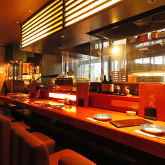 【おひとり様やデートなどに】見渡しの良いカウンター席もあります。