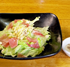 蒸し鶏と胡瓜の中華サラダ/生ハムとレタスの温玉シーザーサラダ