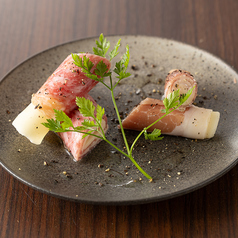 生ハムとモッツァレラチーズ