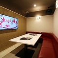 店内に本格的なカラオケルームを併設しております♪お食事後の二次会として、移動の手間なくそのまま盛り上がれるのが最大の特徴です◎カラオケのみのご利用も可能です。