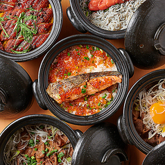 季節の土鍋ご飯が人気。鮭といくらの土鍋ご飯や鰻と山椒を使った土鍋ご飯で宴会を豪華に彩ります。の写真
