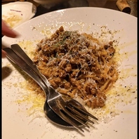 ワインのお供に。濃厚ボロネーゼ、香るチーズの余韻。