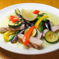 かみこみ豚と色々野菜のシンプルグリル　香草オイルとレモン 250gの写真