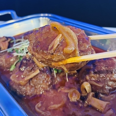 メインの煮込みハンバーグ