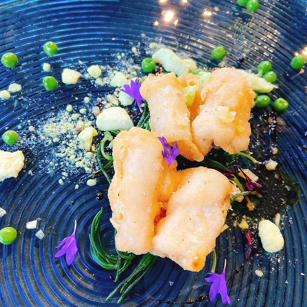 Lasymetrie アシメトリィの写真ギャラリー