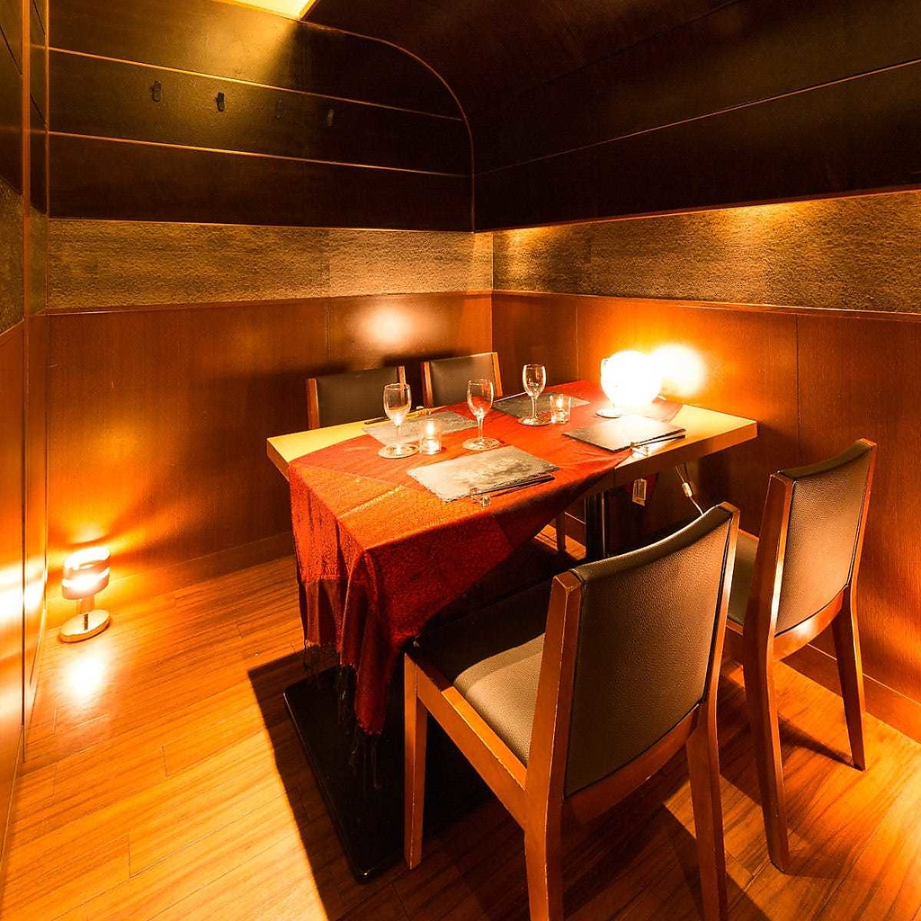 絢爛豪華な和の個室を多数ご用意　落ち着いた和の寛ぎ空間でごゆっくりと・・・。