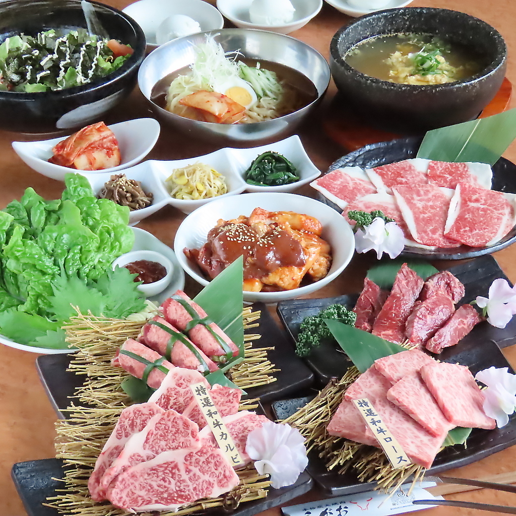 厳選された新鮮で上質な肉は柔らかく甘味と旨味が抜群です！他にも各種さまざまな料理を味わえます。