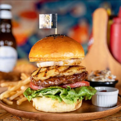 【肉厚150g！】ボリューム満点の絶品バーガーが勢ぞろい≪990円(税込)〜≫の写真