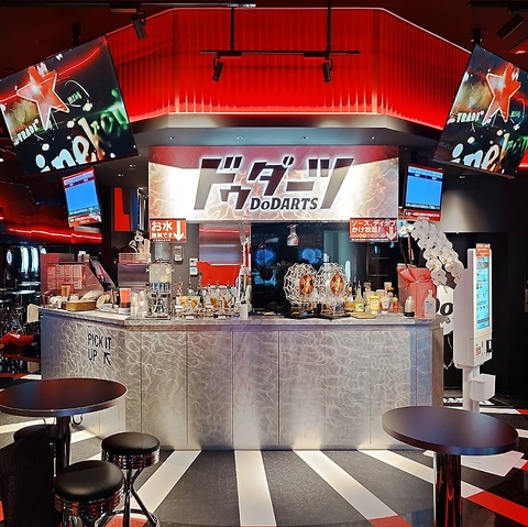 【駅出口徒歩10秒！】スタイリッシュな店内でお酒とダーツがライトに楽しめる★