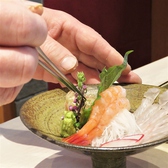 新潟・佐渡の食材に限りなくこだわり、幻の和牛、佐渡牛をはじめとして鮮魚、野菜、佐渡の黒豚、御出汁、脂にまで佐渡のものを取り揃えております。