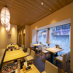 テーブル席はお一人様からご家族やご友人とのお食事にも最適です。