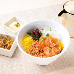 サーモン親子の海鮮出汁茶漬け