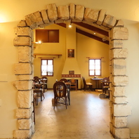 洞窟間のある楽しめる店内が魅力のお店◎