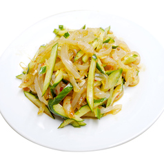 クラゲ/鶏もみじの青唐辛子漬け/豆苗と木耳の和え物