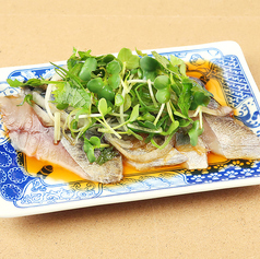 炙りアン肝ポン酢/〆さば 薬味にまみれる。