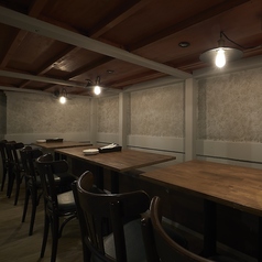 【テーブル席でゆっくりと】グループ様でも窮屈せずお食事いただけます♪