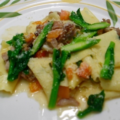 手打ちショートパスタ　ストロッアプレティ　鶏肉と野菜アンチョビ風味