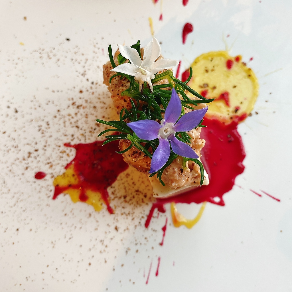 Lasymetrie アシメトリィの写真ギャラリー