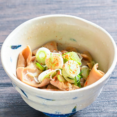 【酒の肴に】とろける牛もつ煮をはじめとした充実の居酒屋メニューの写真