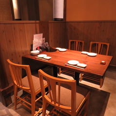 テーブル席は2名様～12名様まで、人数に合わせてお席をご利用いただけます。少人数でのお食事やママ会にもおすすめです。