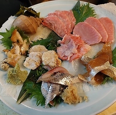 本日のお造り盛り合わせ※写真は2人前