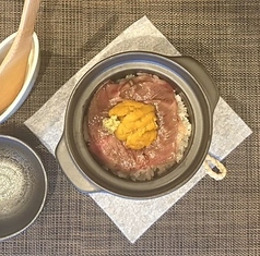 黒毛和牛と雲丹の土鍋ごはん