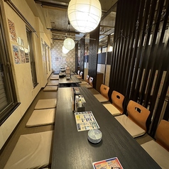 お座敷タイプになっております♪大人数で個室を利用したい場合なんかでも最大26名までご利用いただけます。