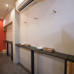 【立ち飲み席】自然と会話が弾む立ち飲みスタイル♪