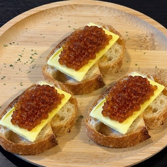 イクラとバターBruschetta