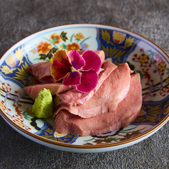 特上炙り牛タン刺し