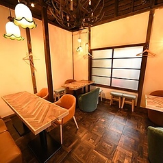 ホッとリラックスできるソファー席はのんびりとした時間が流れる癒しの空間です♪居心地の良い空間は、家族とのお食事にもピッタリですよ◎
