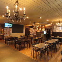 当店は貸切のご要望も大歓迎です！着席時で最大60名様、60名様以上は要相談でのご対応が可能となっておりますので、結婚式の2次会や大人数でのご宴会にも最適です♪大型のプロジェクターも完備しておりますので、様々なシーンでご利用いただけます！