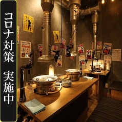 幹事様必見♪団体様のお集まりに便利なテーブル席。もちろん、お一人様など少人数にもご対応致します！大小さまざまなご利用も大歓迎。テーブルをつなげることで団体様でもご利用いただけます。人数に応じてフロア貸切も承りますので詳しくはスタッフにご相談下さい。