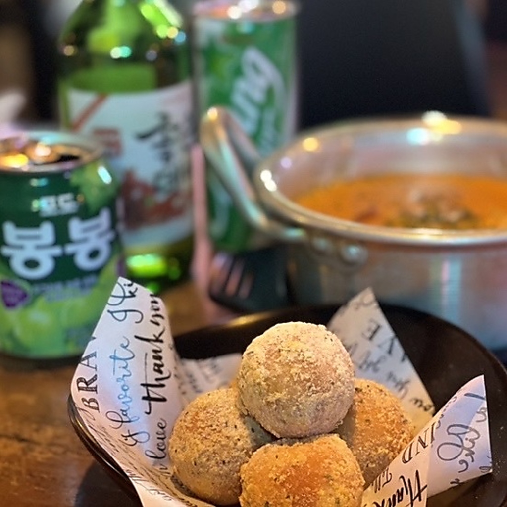 【手作りチーズボール】チーズがのび～る！手作りチーズボールは熱いうちにお召し上がりください♪