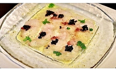 真鯛のカルパッチョ　イタリア産カラスミとフランス産キャビアを散らせて