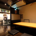 ゆったり寛げるプライベート空間で味わっていただきたいのが、当店の主役である「旬魚」です。素材の旨味を引き出すため包丁の入れ方にもこだわります。とろけるようなお刺身や、和洋の技法を織り交ぜた創作料理など、その時期一番美味しい一皿をご提供。掘りごたつ席で会話を楽しみながらゆっくりお食事ができます。