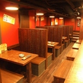 仕切りがあるテーブル席をご用意しております。